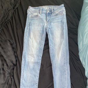 american eagle light wash jeans